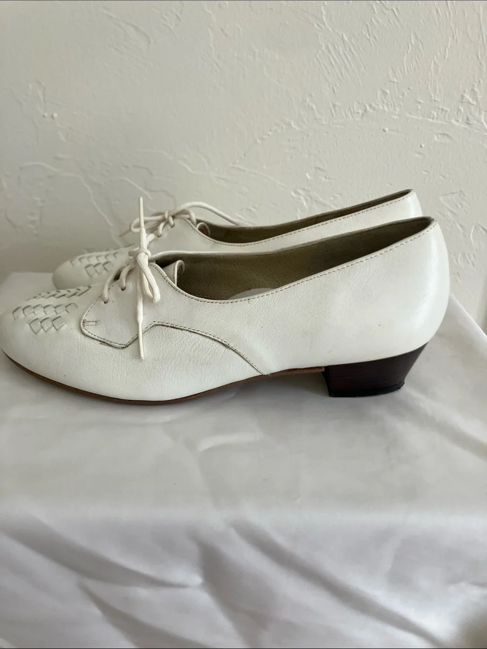 VTG Penaljo White Leather Woven Lace-Up Flats
